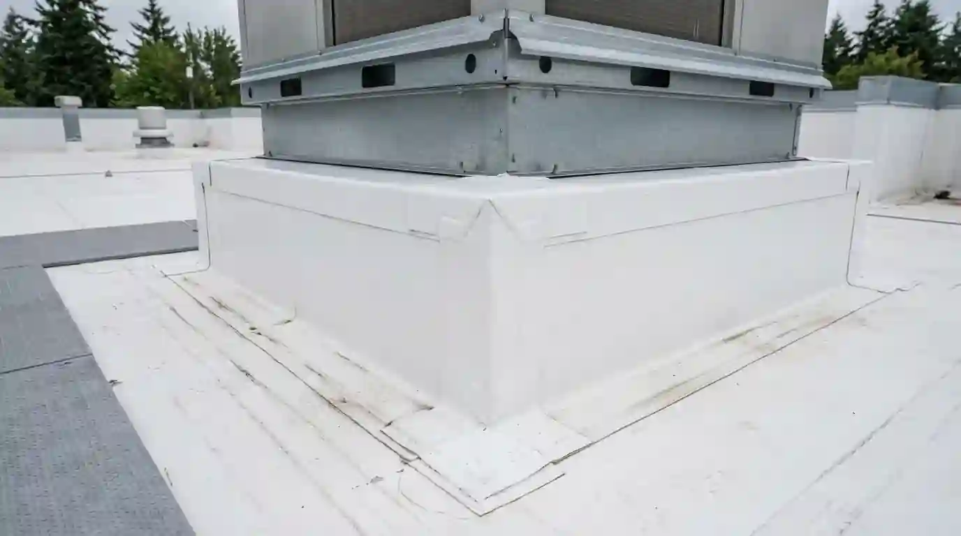 Rooftop unit curb flashed into a membrane